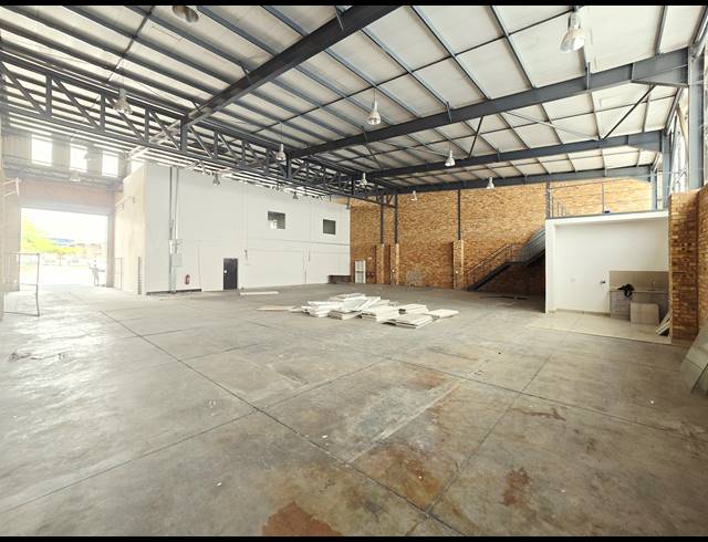 866M² WAREHOUSE TO LET IN NORTH RIDING